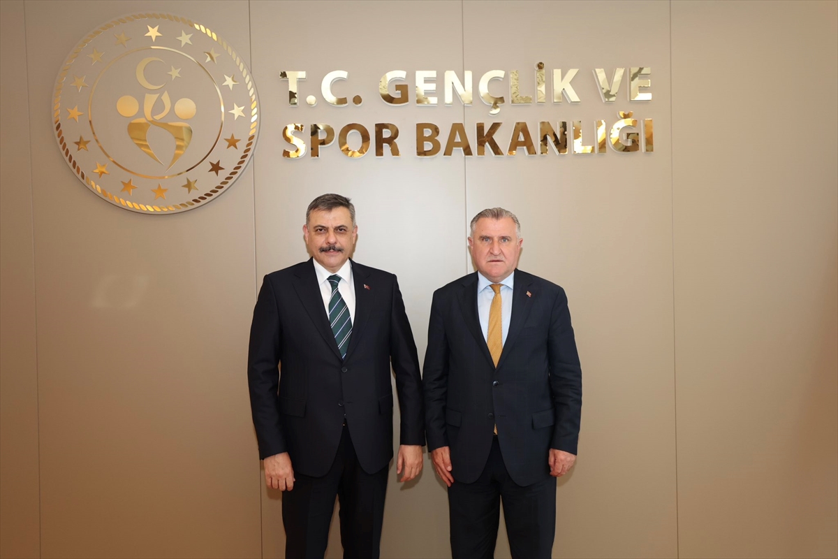 Bakan Bak: Konya gençlik ve spor yatırımları görüşüldü