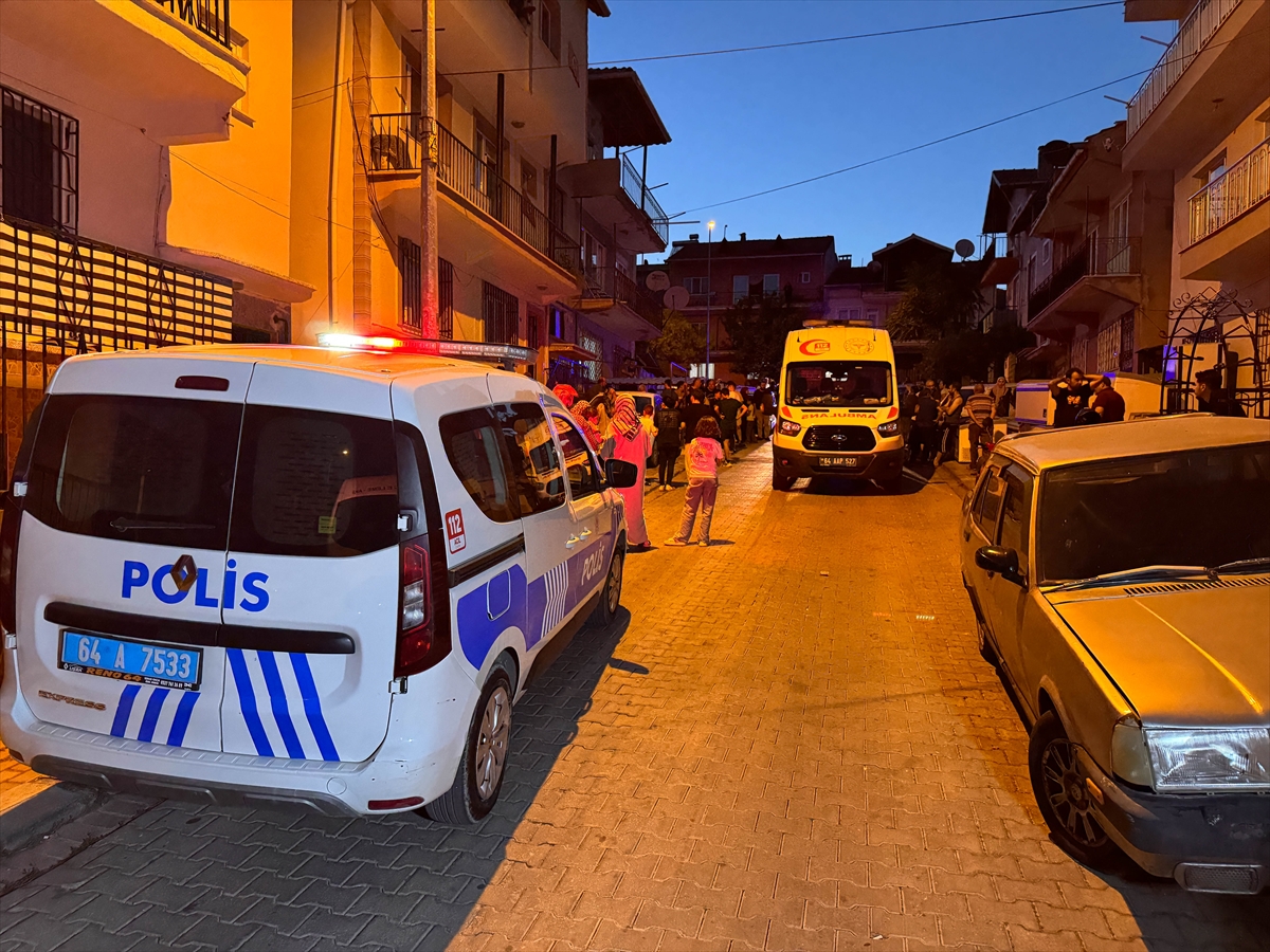 Uşak'ta dut toplarken çatıdan düşen Ahmet Çalkan hayatını kaybetti