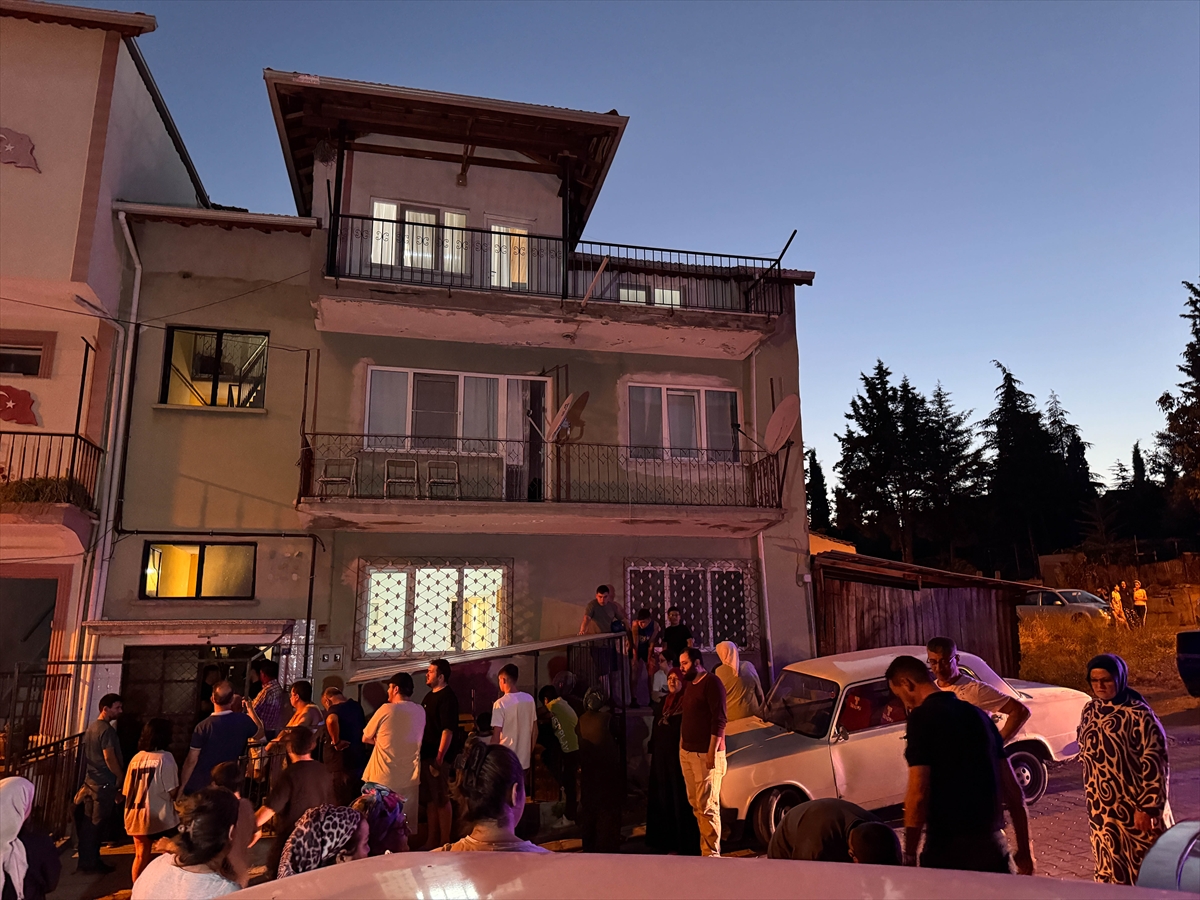 Uşak'ta dut toplarken çatıdan düşen Ahmet Çalkan hayatını kaybetti