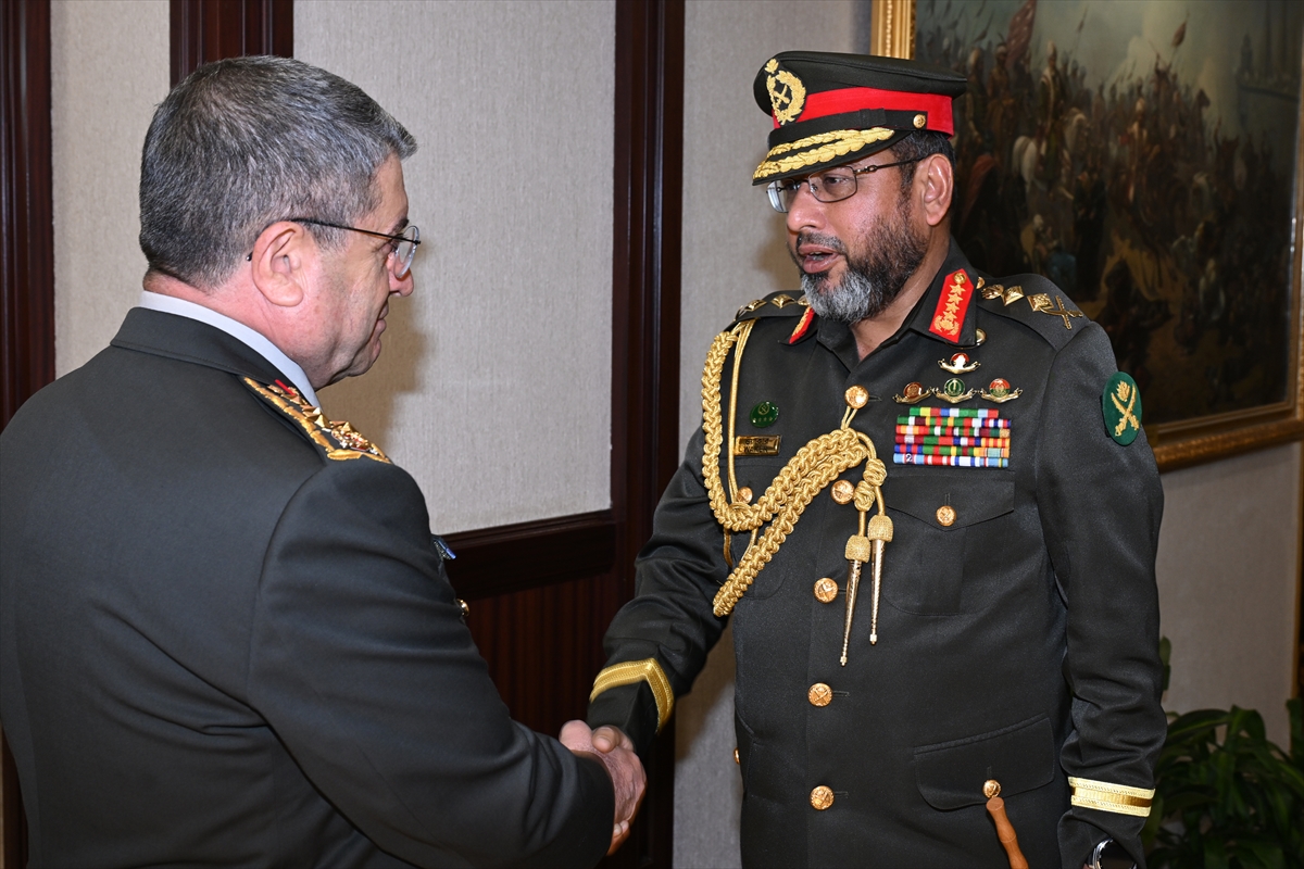 Genelkurmay Başkanı Bayraktaroğlu: Bangladeşli Komutanı Kabul Etti