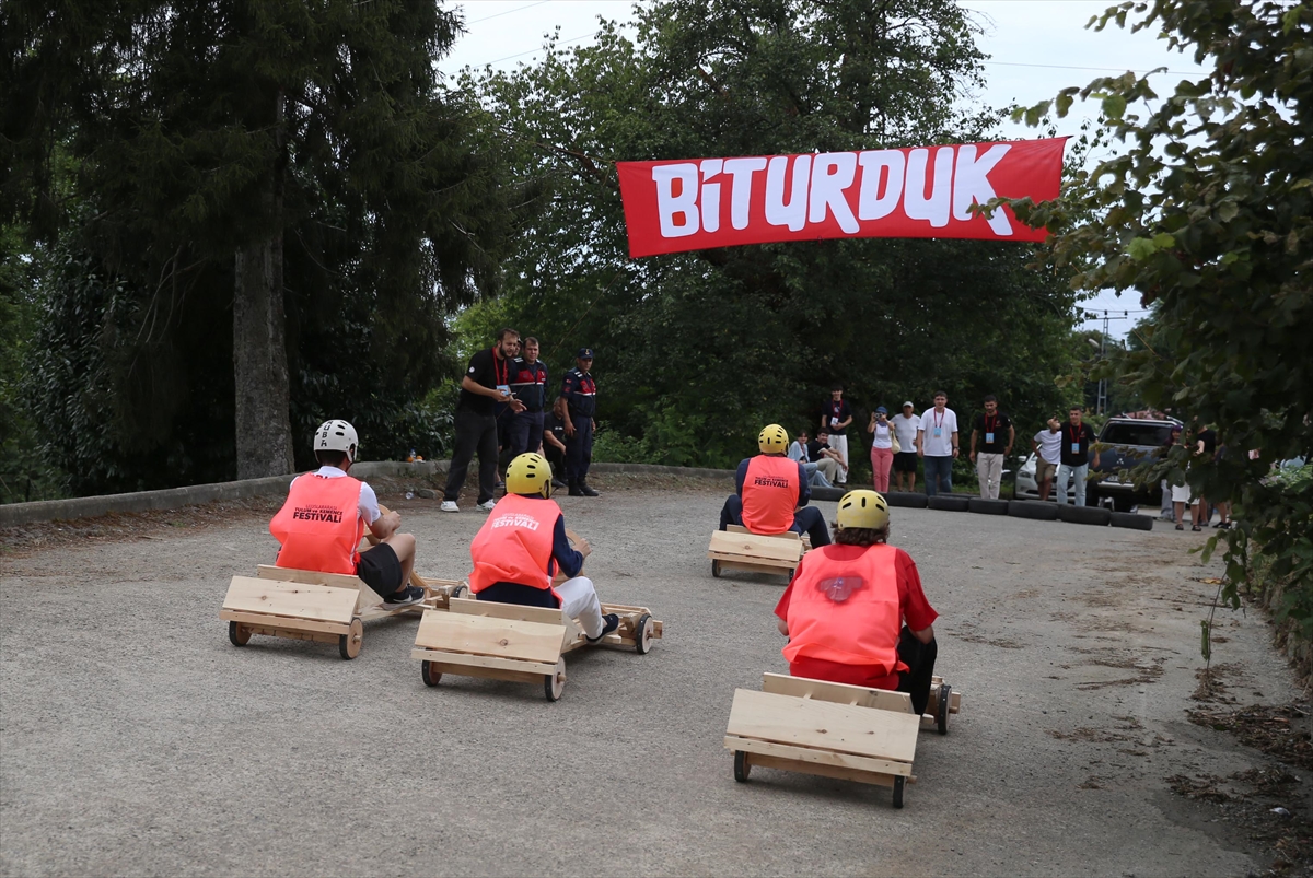 Rize'de Uluslararası Tahta Araba Yarışması: Türkiye birinci