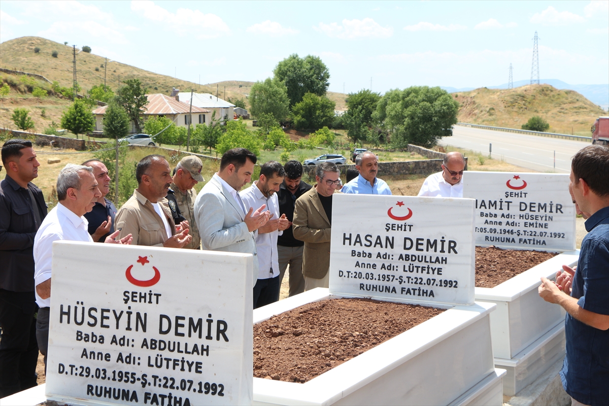 Bingöl'de PKK'nın katlettiği 3 kardeş mezarları başında anıldı