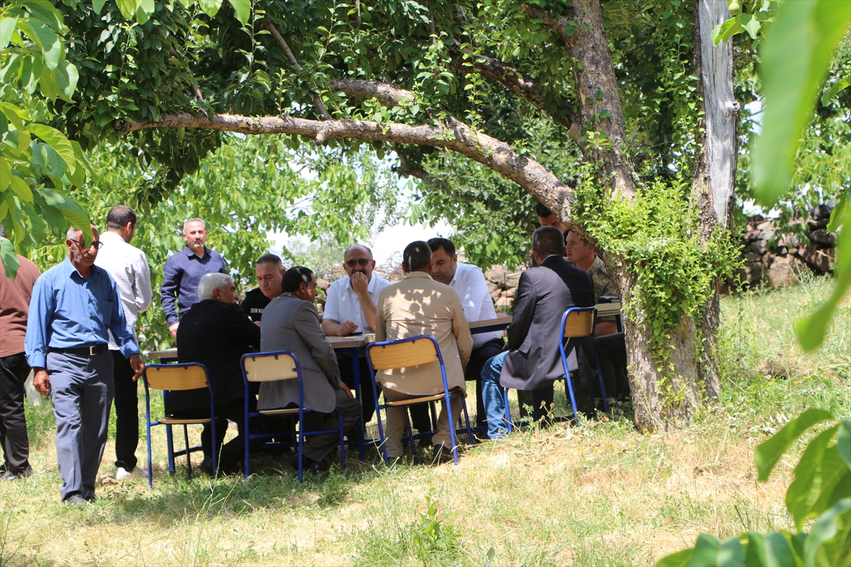 Bingöl'de PKK'nın katlettiği 3 kardeş mezarları başında anıldı
