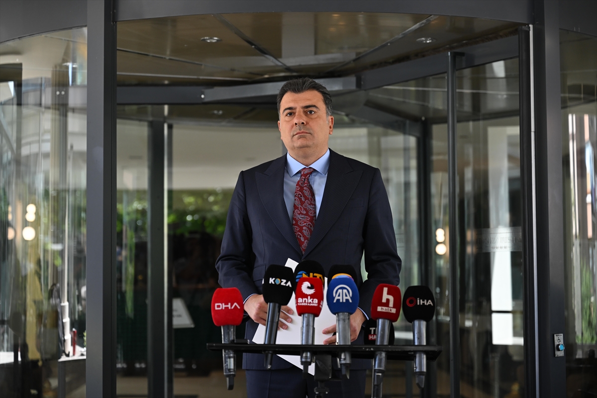 CHP'li Emre: Yeni parti başvurusu birkaç güne yapılacak