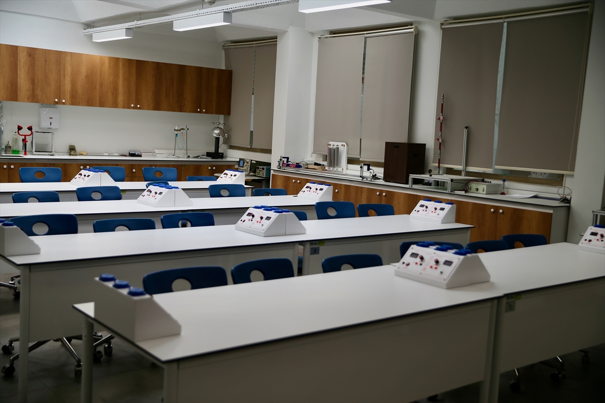 TÜBİTAK Fen Lisesi YKS'de zirvede: 7 öğrenci ilk 100'de yer aldı