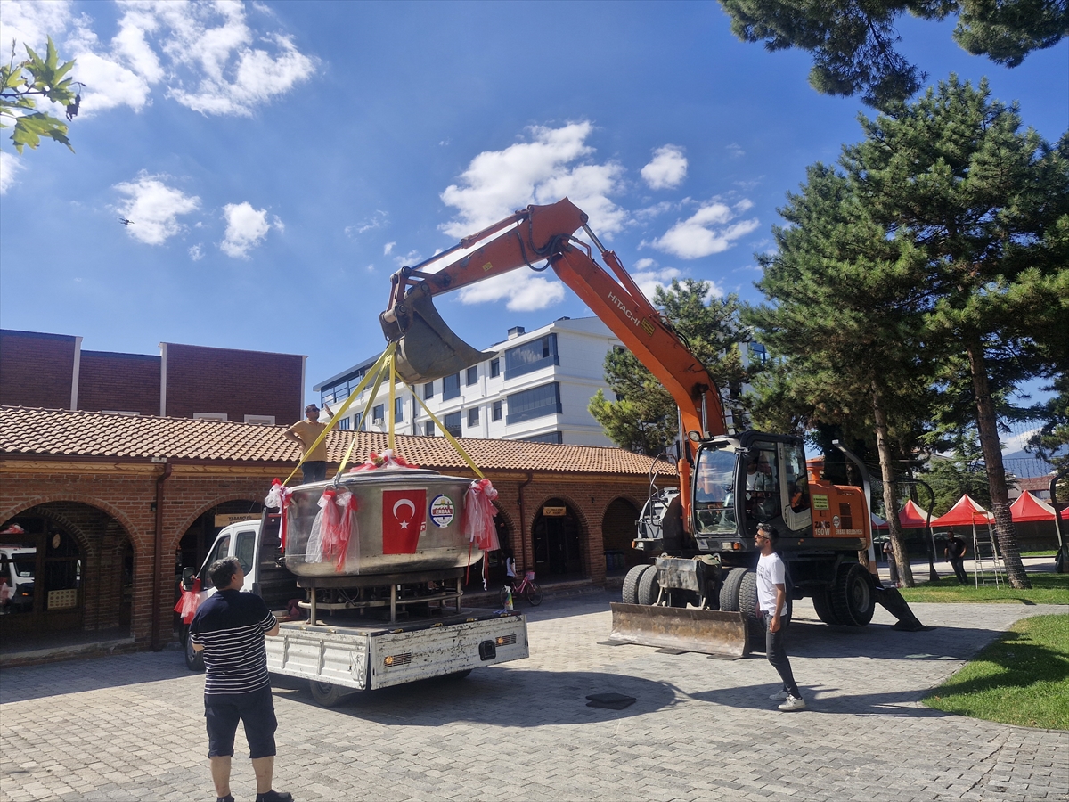 Erbaa Yaprak Festivali: 100 bin dolma için dev kazan kuruldu