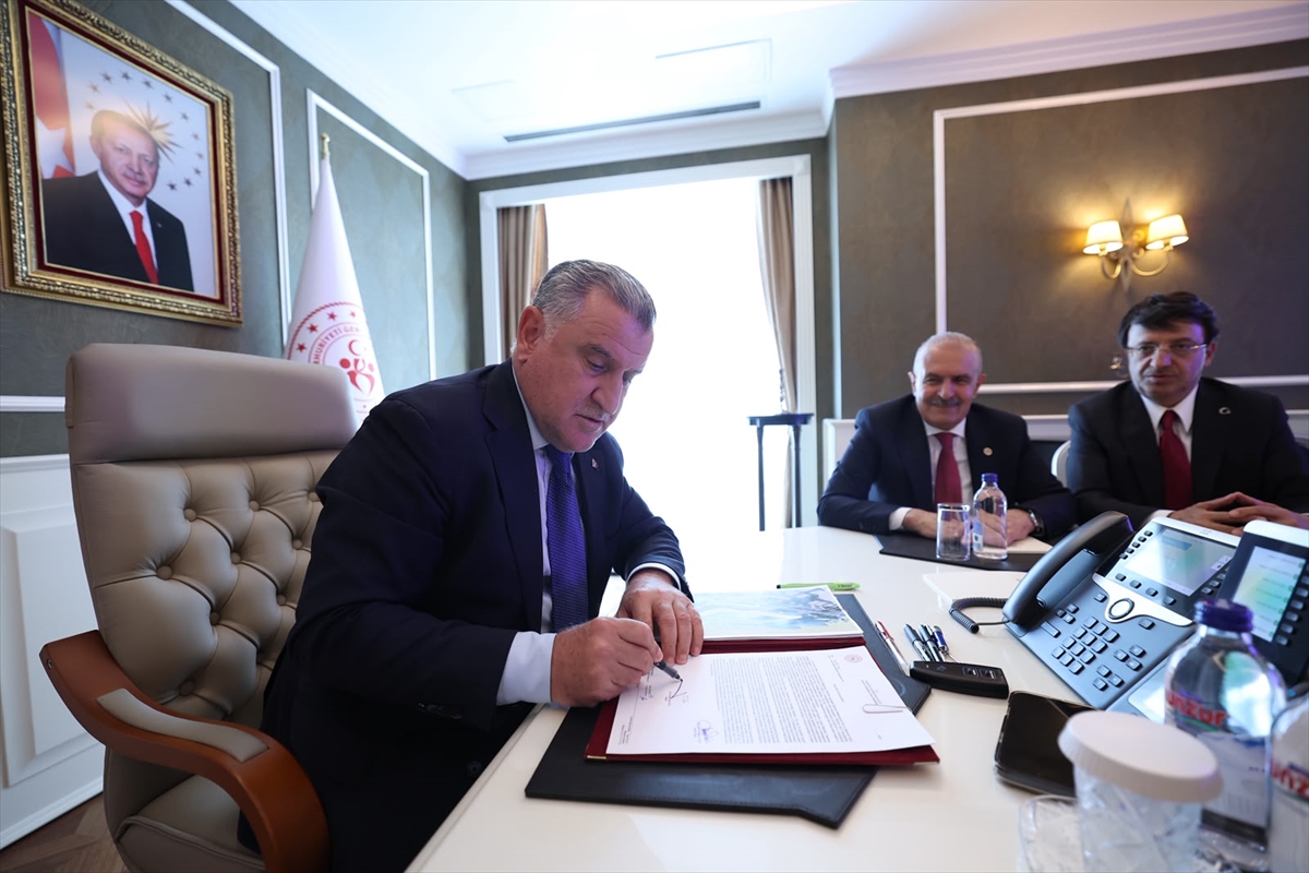 Bakan Osman Aşkın Bak: Van Stadyumu için protokol imzalandı