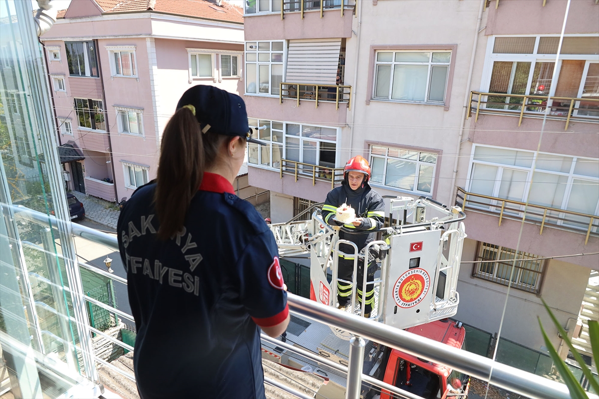 Down sendromlu Nihal Su Ekin'e itfaiyeden doğum günü