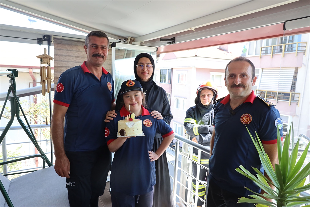 Down sendromlu Nihal Su Ekin'e itfaiyeden doğum günü