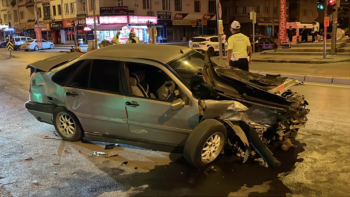 Kayseri'de polis aracı kazasında 2 bekçi dahil 3 yaralı