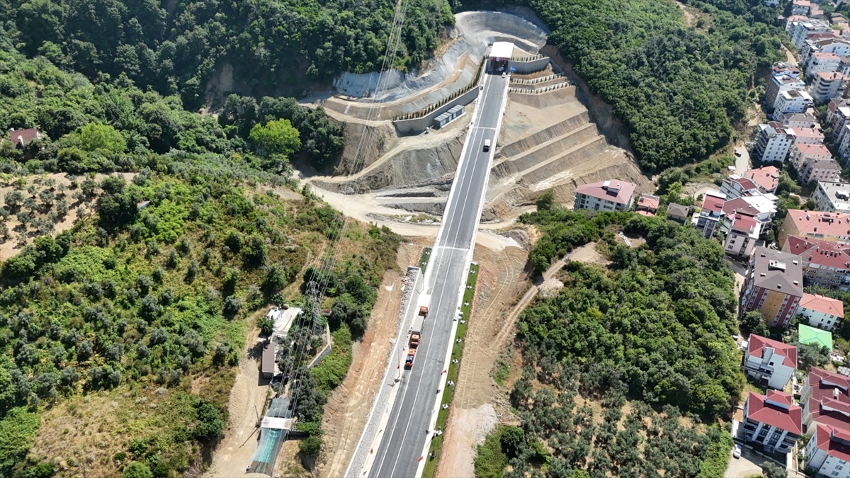 Bakan Uraloğlu: Yalova-Armutlu yolu yarın açılıyor, süre yarıya inecek