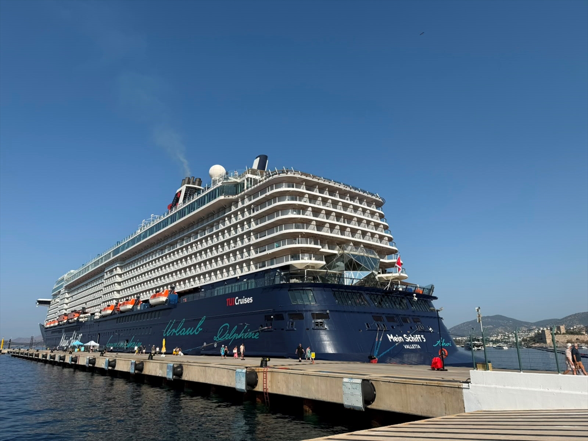 Bodrum'a Mein Schiff 5 kruvaziyeriyle 2 bin 746 yolcu geldi