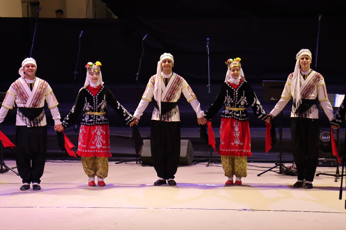 Antakya Medeniyetler Korosu Hatay'ın yıl dönümünde sahne aldı