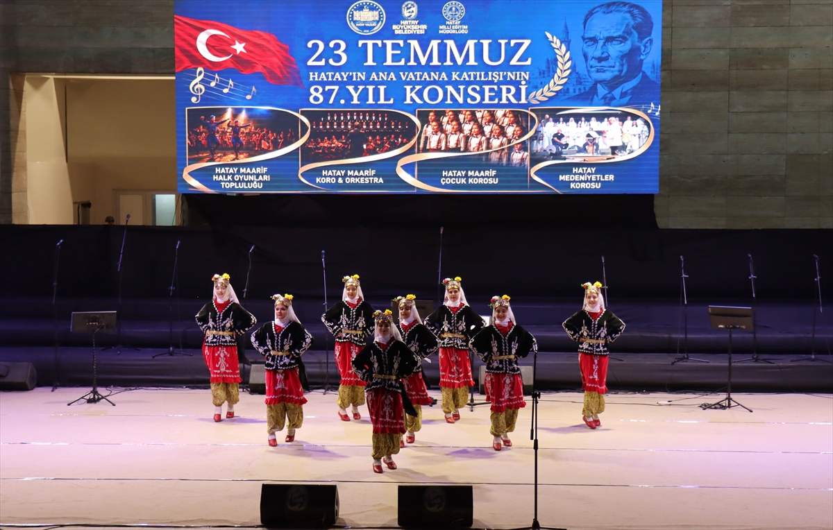 Antakya Medeniyetler Korosu Hatay'ın yıl dönümünde sahne aldı