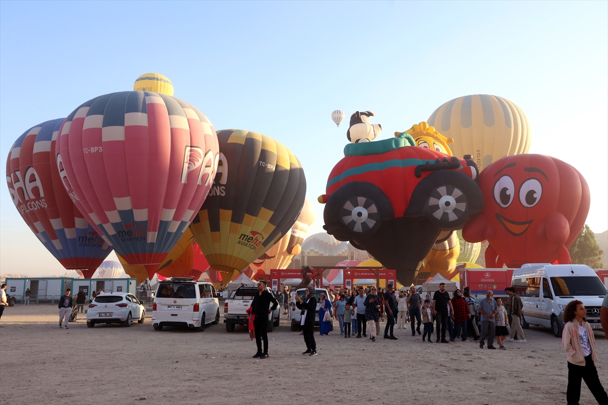 Kapadokya Balon Festivali: Gökyüzü figürlü balonlarla renklenecek