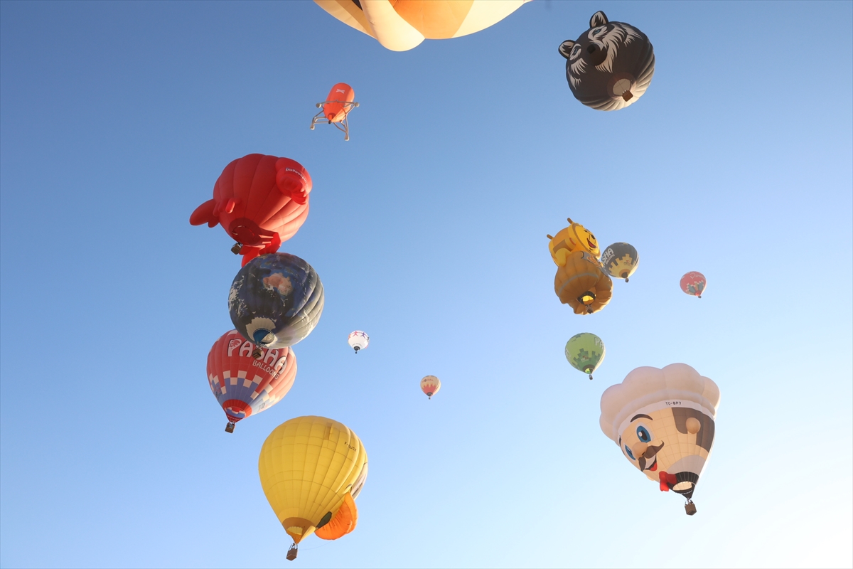 Kapadokya Balon Festivali: Gökyüzü figürlü balonlarla renklenecek