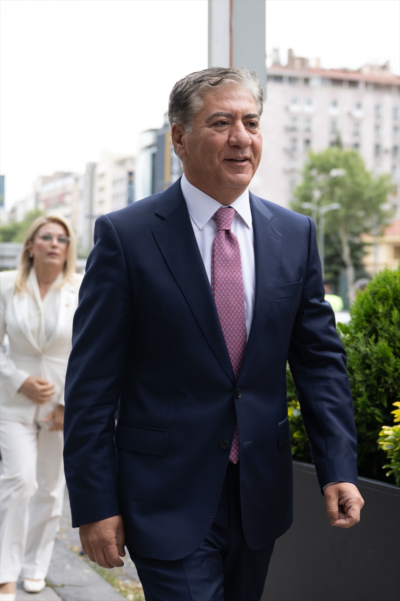Murat Emir: Yeni Parti'nin kuruluş dilekçesi İçişleri'ne teslim edildi