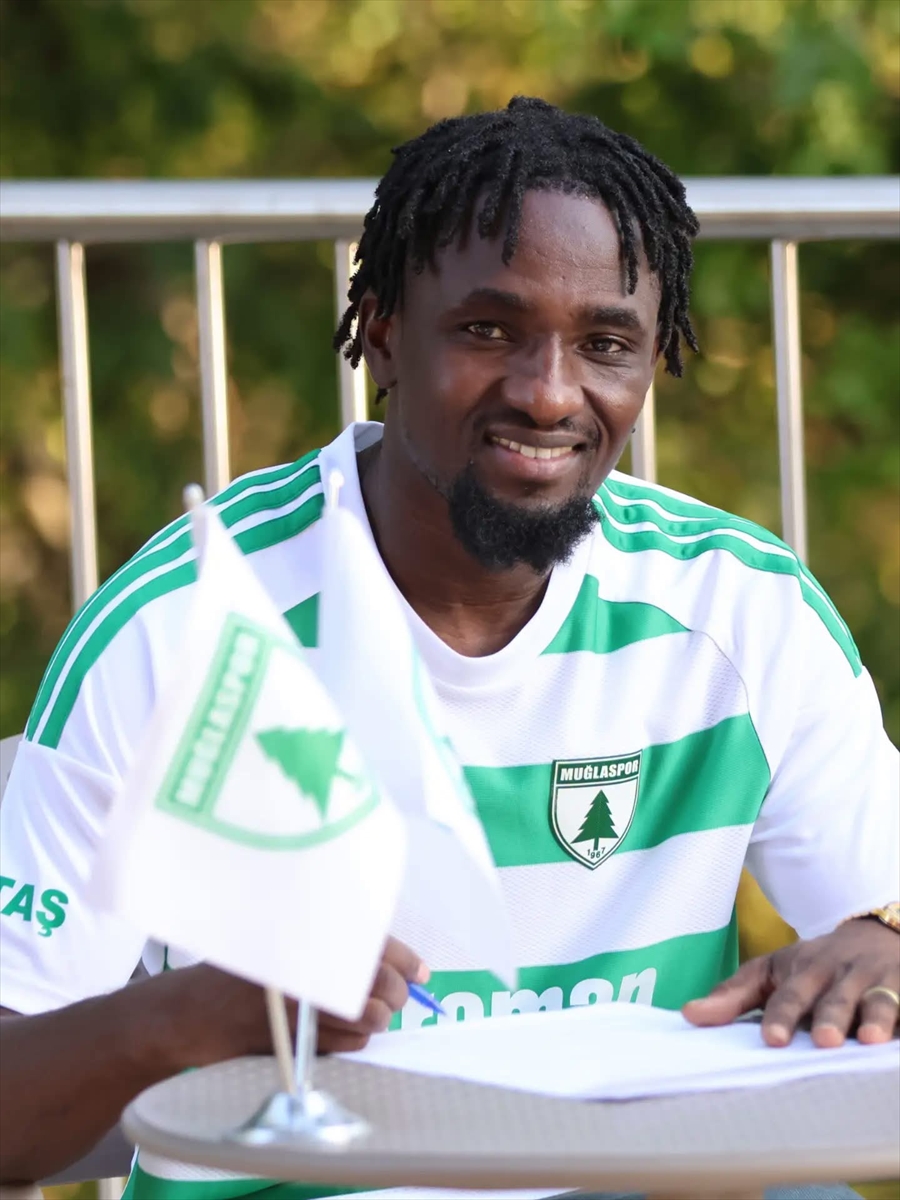 Muğlaspor: Malili sağ kanat Mamady Diarra ile sözleşme imzalandı