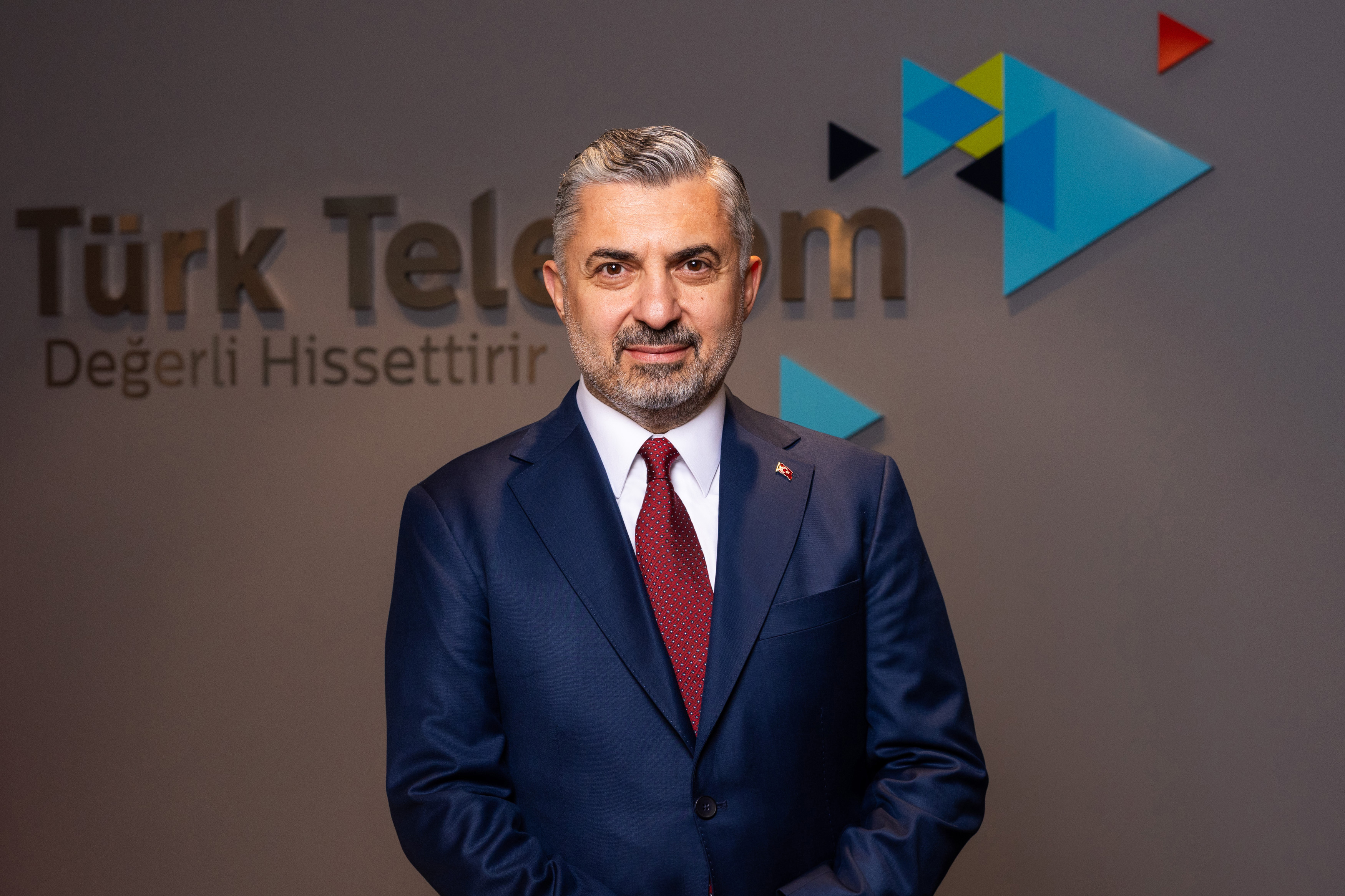 Türk Telekom CEO'su Şahin: AR-GE Türkiye'nin rekabet gücünü artırıyor