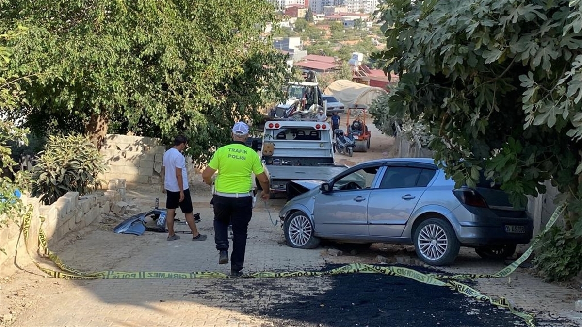 Hatay'da kaza: İş makinesine çarpan sürücü yaşamını yitirdi