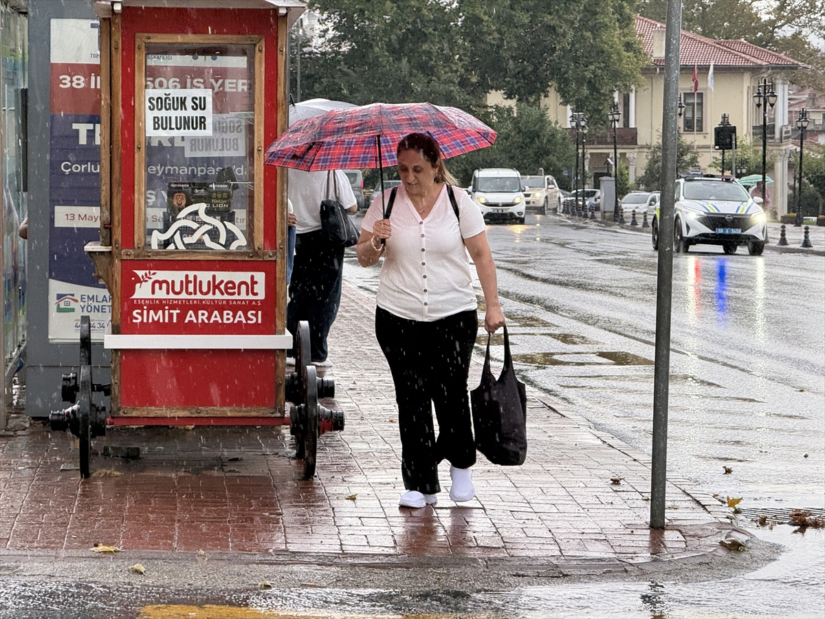 Tekirdağ'da kuvvetli sağanak hayatı olumsuz etkiledi