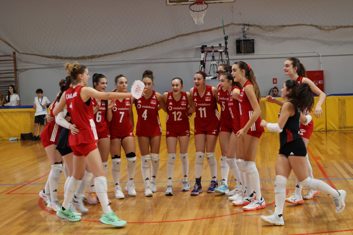 16 Yaş Altı Kadınlar Voleybol: Milli Takım Sırbistan'ı mağlup etti