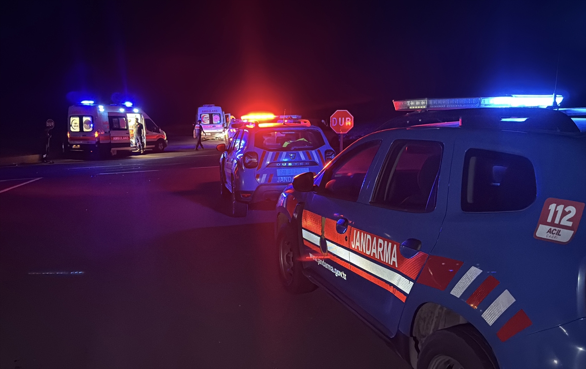 Nevşehir'de kaza: Minibüs ile hafif ticari araç çarpıştı, 5 yaralı