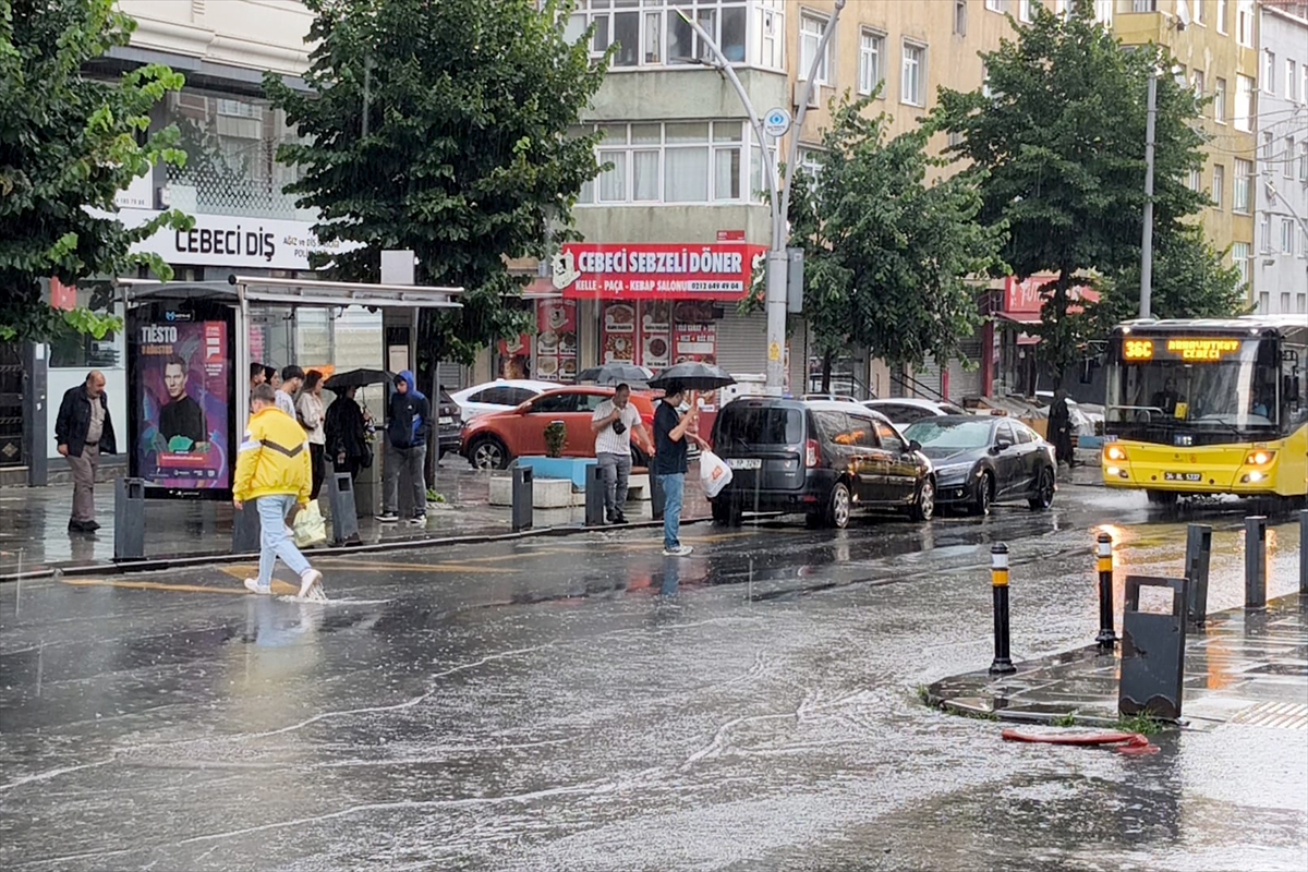 GÜNCELLEME - İstanbul'un bazı bölgelerinde sağanak etkili oldu