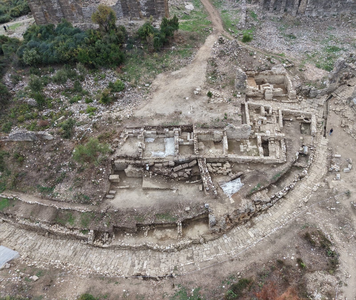 Bakan Ersoy: Aspendos'ta 2 bin yıllık Tiyatro Caddesi gün yüzüne çıktı