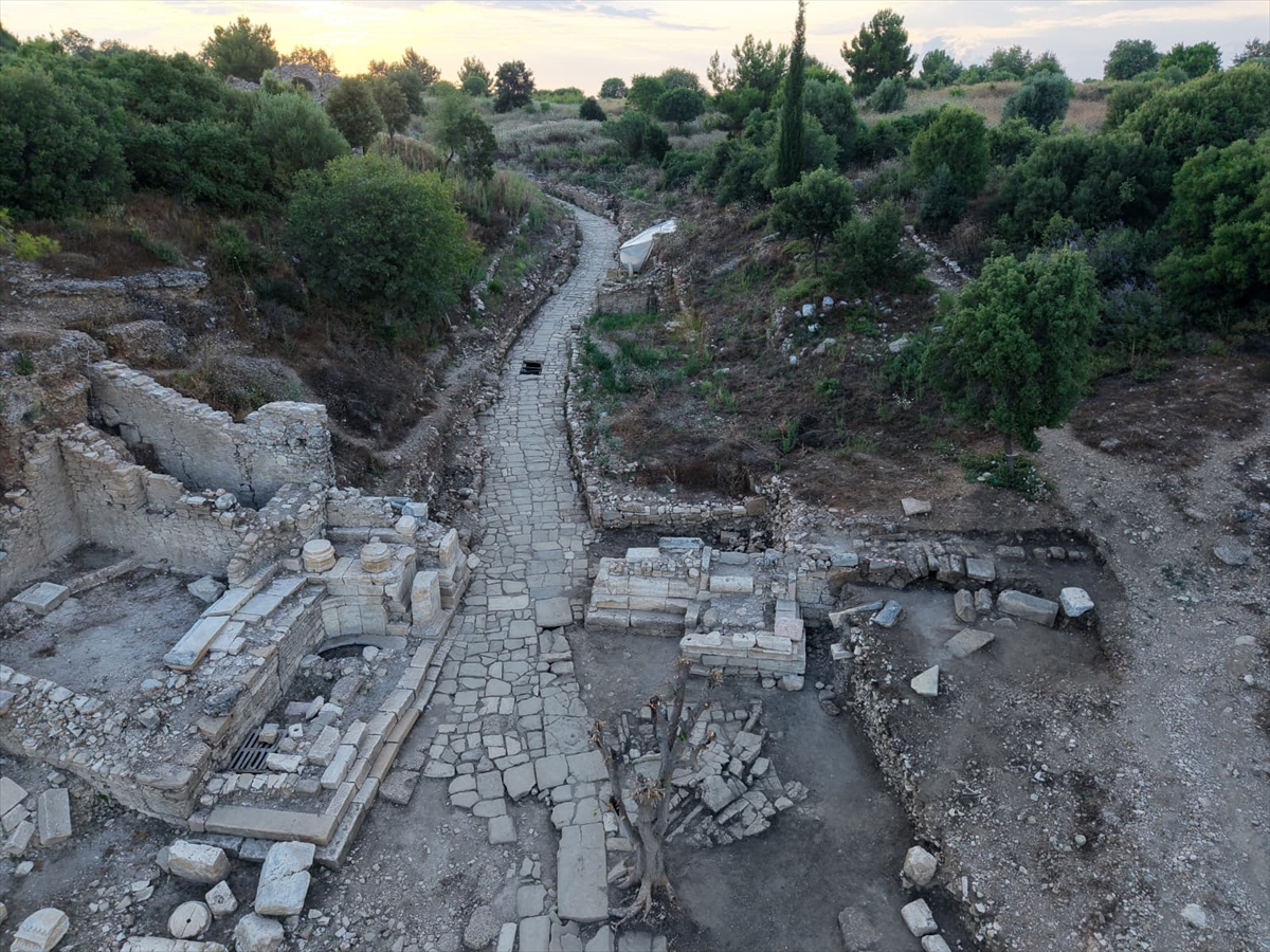 Bakan Ersoy: Aspendos'ta 2 bin yıllık Tiyatro Caddesi gün yüzüne çıktı