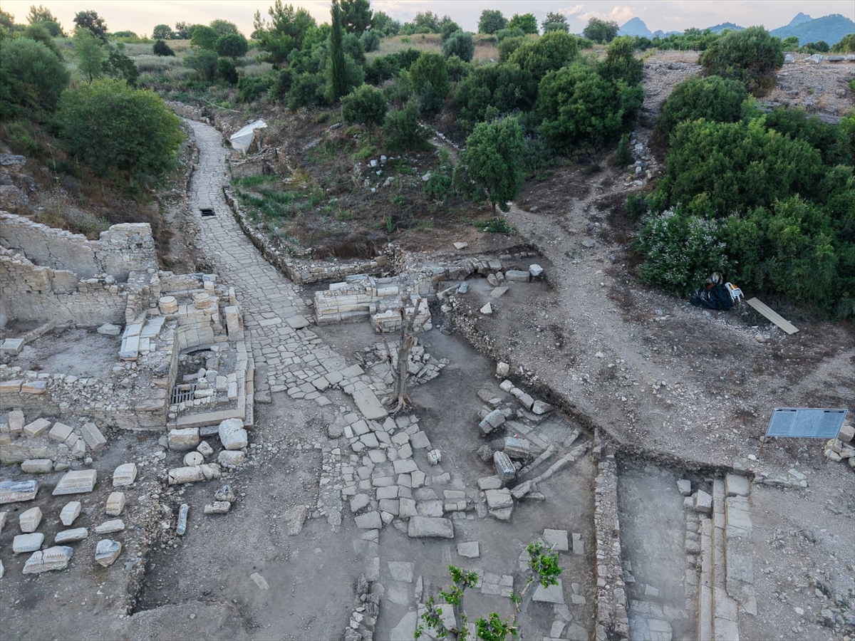 Bakan Ersoy: Aspendos'ta 2 bin yıllık Tiyatro Caddesi gün yüzüne çıktı