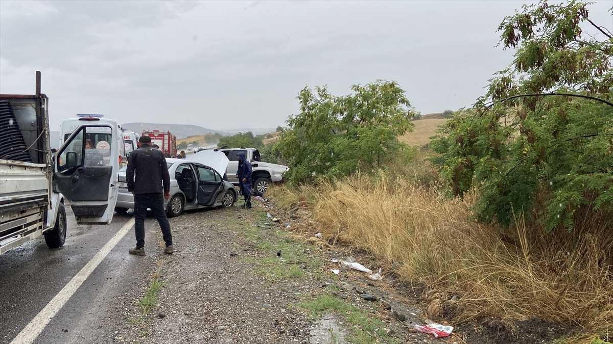 Kastamonu'da 3 aracın karıştığı kazada 1 kişi öldü, 5 kişi yaralandı