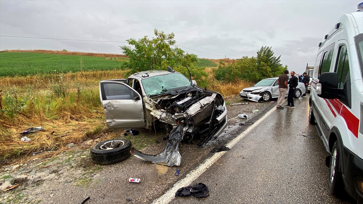 Kastamonu'da 3 aracın karıştığı kazada 1 kişi öldü, 5 kişi yaralandı