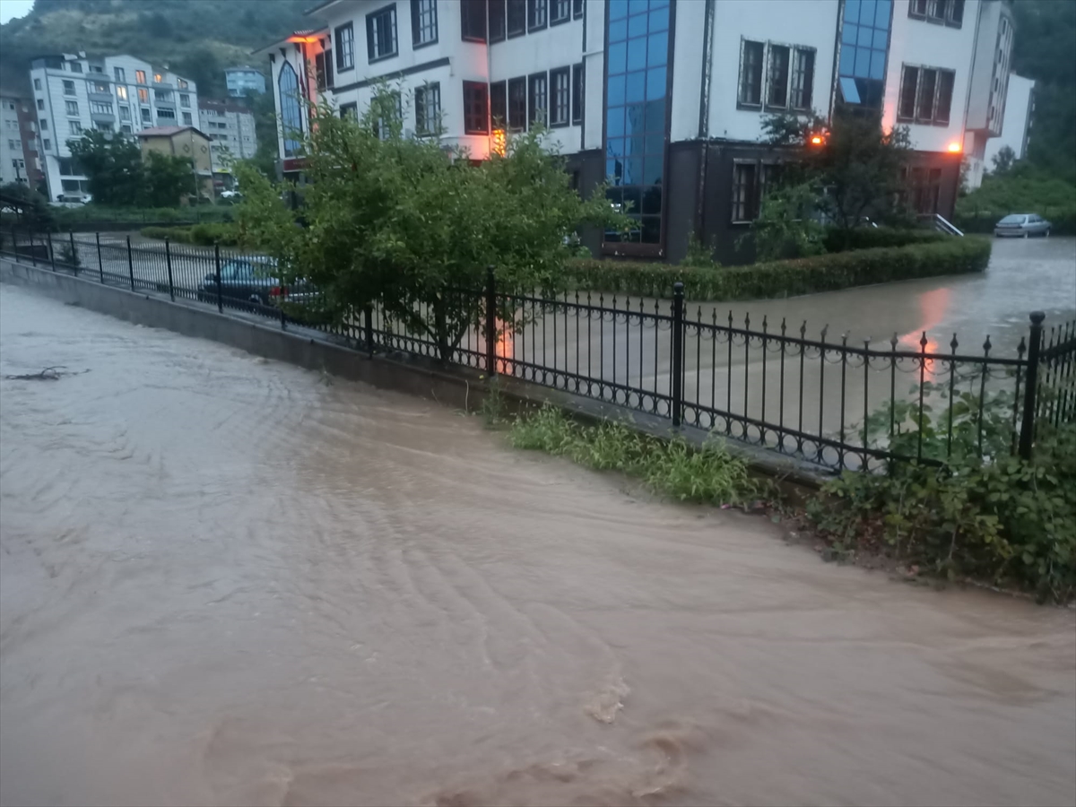 Kastamonu Doğanyurt'ta şiddetli sağanak: Sel baskınları