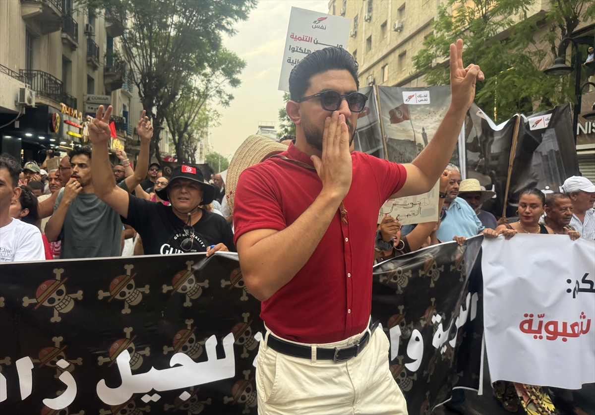 Tunus: Said yönetimi Cumhuriyet'in 69. yılında protesto edildi