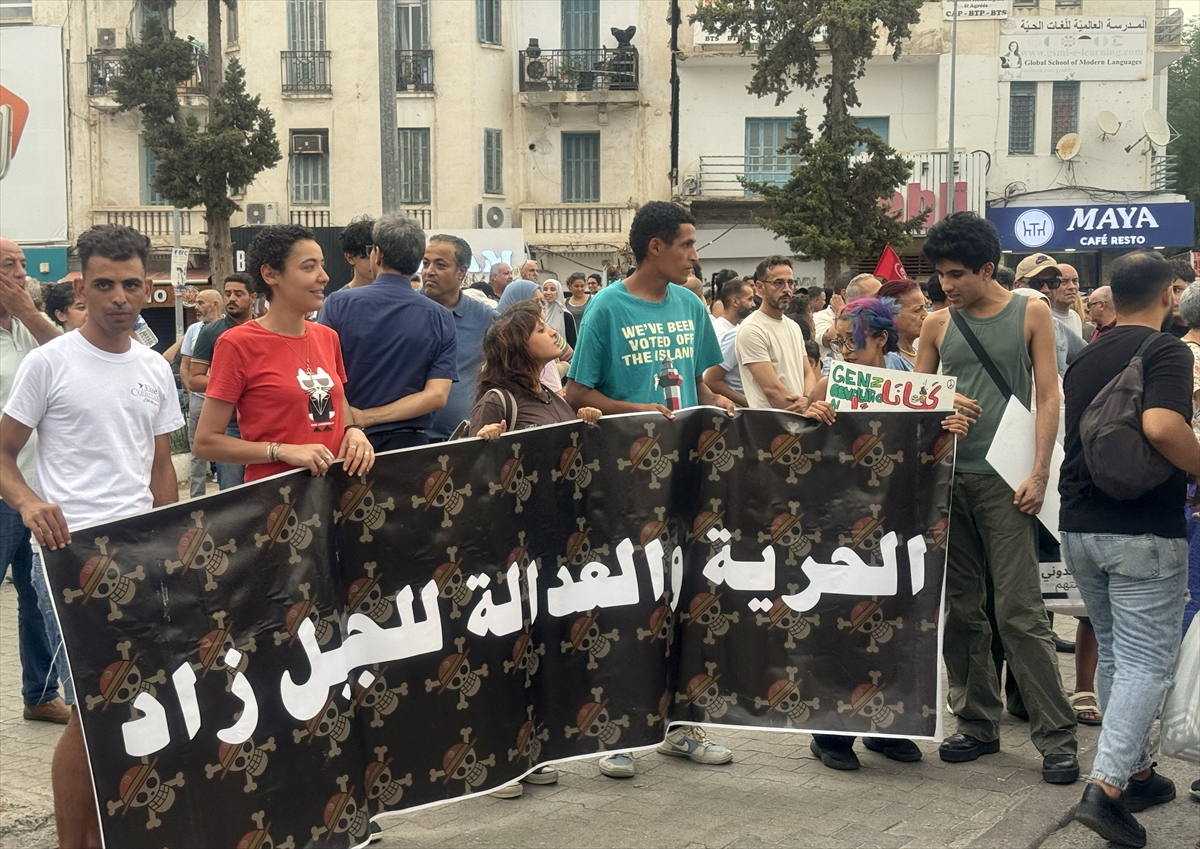 Tunus: Said yönetimi Cumhuriyet'in 69. yılında protesto edildi