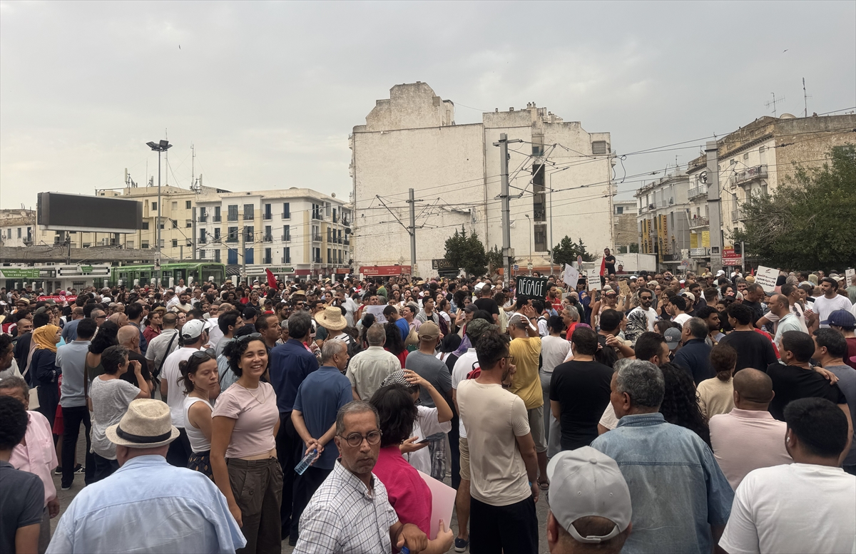 Tunus: Said yönetimi Cumhuriyet'in 69. yılında protesto edildi