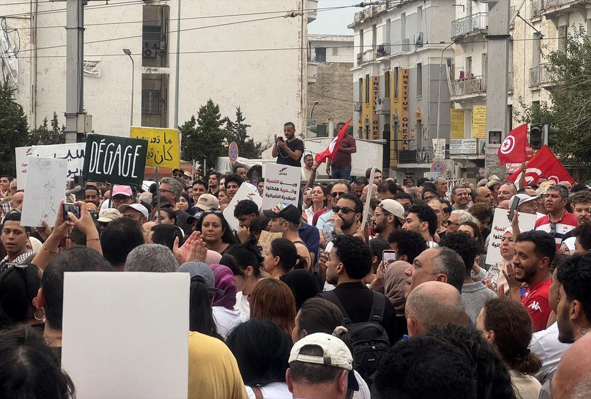 Tunus: Said yönetimi Cumhuriyet'in 69. yılında protesto edildi