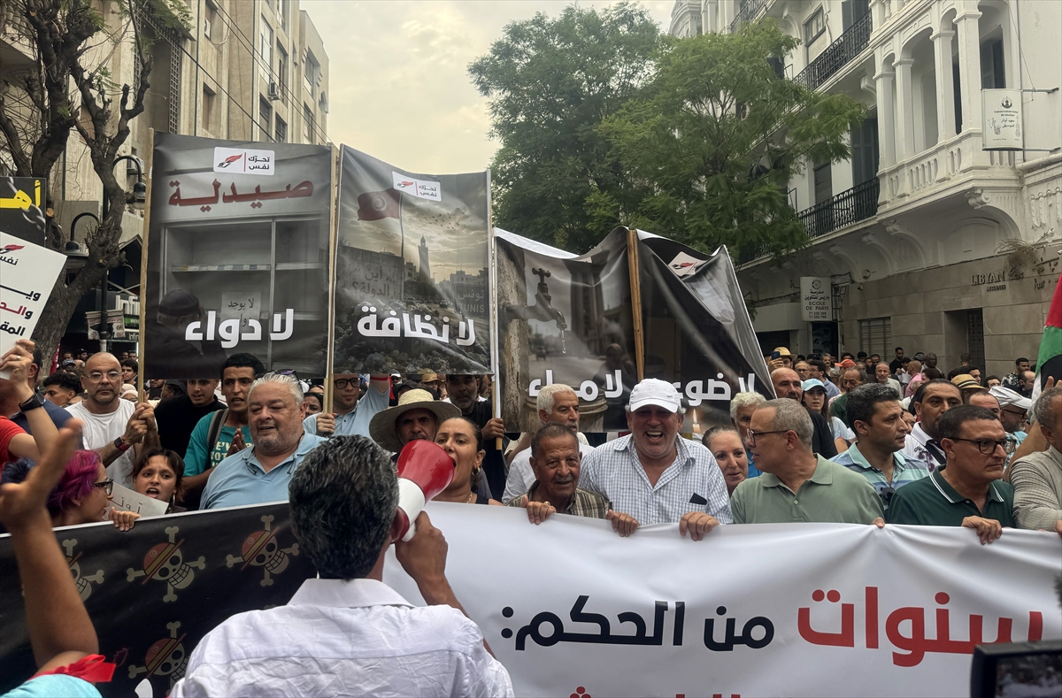 Tunus: Said yönetimi Cumhuriyet'in 69. yılında protesto edildi