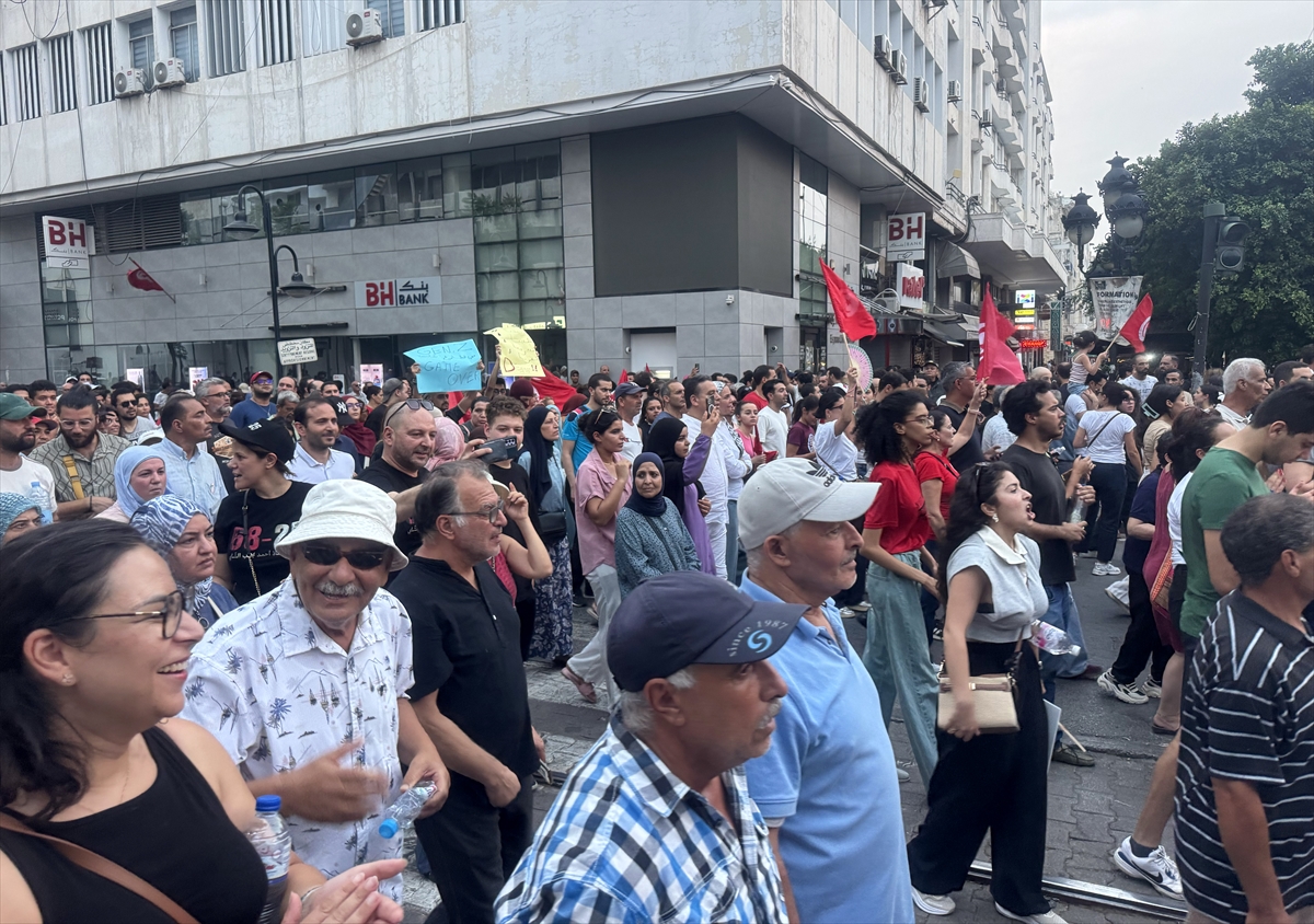Tunus: Said yönetimi Cumhuriyet'in 69. yılında protesto edildi