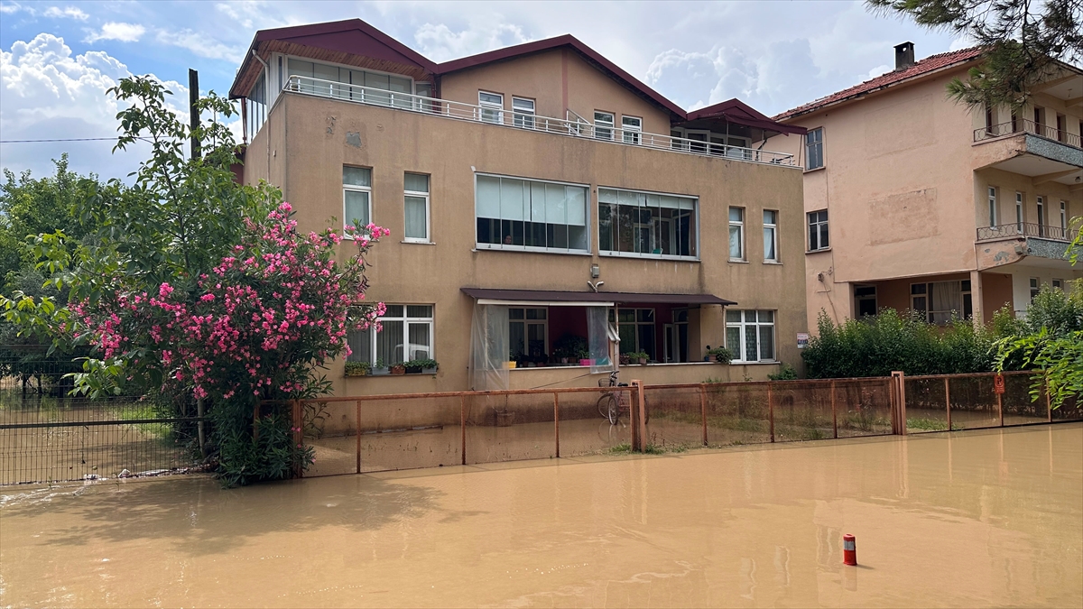 Kastamonu Cide'de su baskını: Tahliyeler başladı, temizlik sürüyor