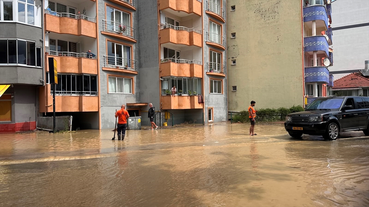 Kastamonu Cide'de su baskını: Tahliyeler başladı, temizlik sürüyor