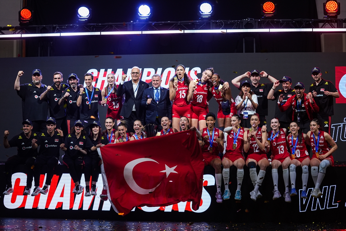 Filenin Sultanları: VNL şampiyonluk kupasını Makau'da aldı