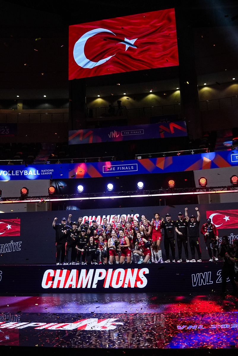 Filenin Sultanları: VNL şampiyonluk kupasını Makau'da aldı