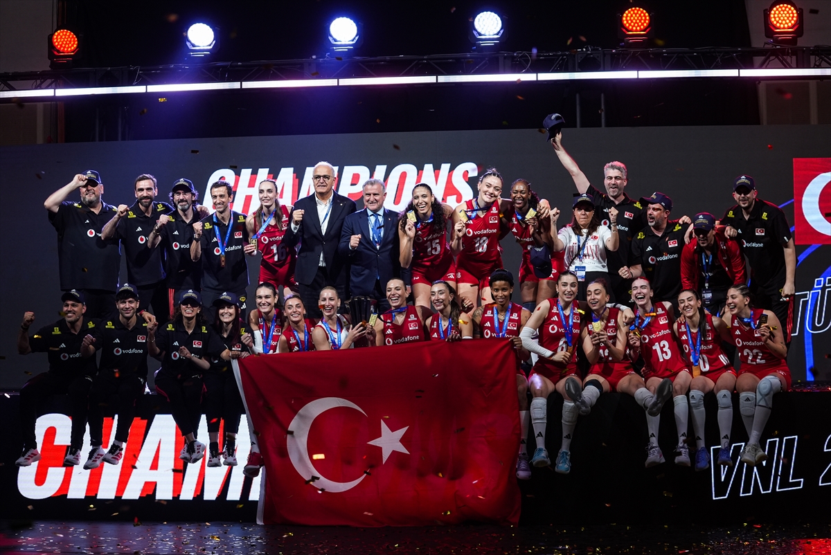 Filenin Sultanları: VNL şampiyonluk kupasını Makau'da aldı