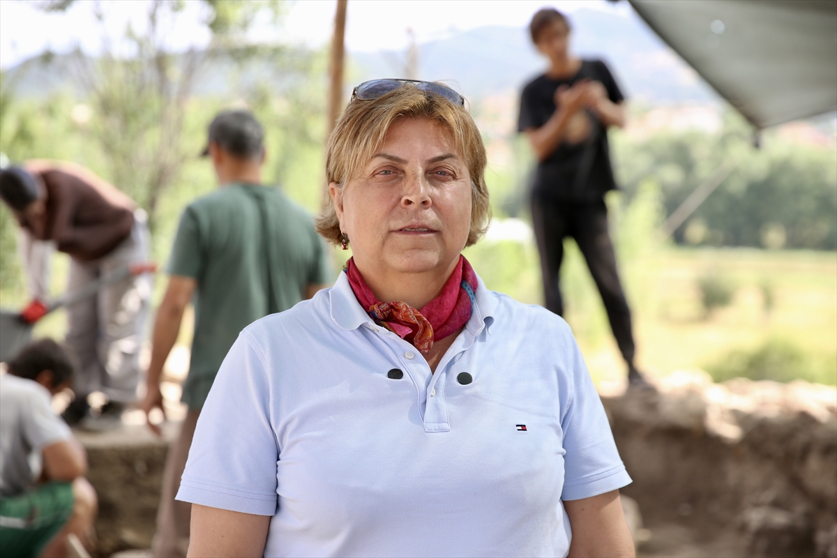 Çaltılar Höyük'teki kazıda bulunan "Melos obsidyeni" denizaşırı ticaretin izlerini ortaya çıkardı