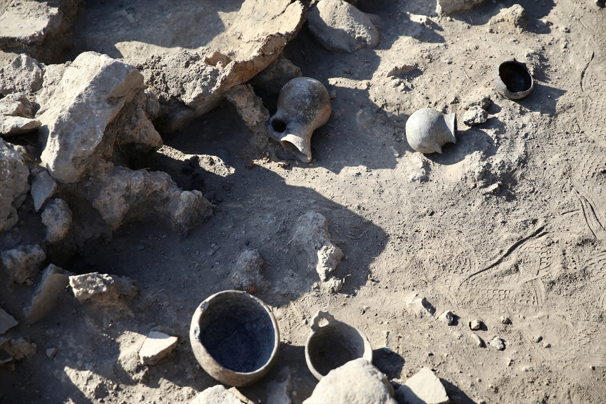 Çaltılar Höyük'teki kazıda bulunan "Melos obsidyeni" denizaşırı ticaretin izlerini ortaya çıkardı