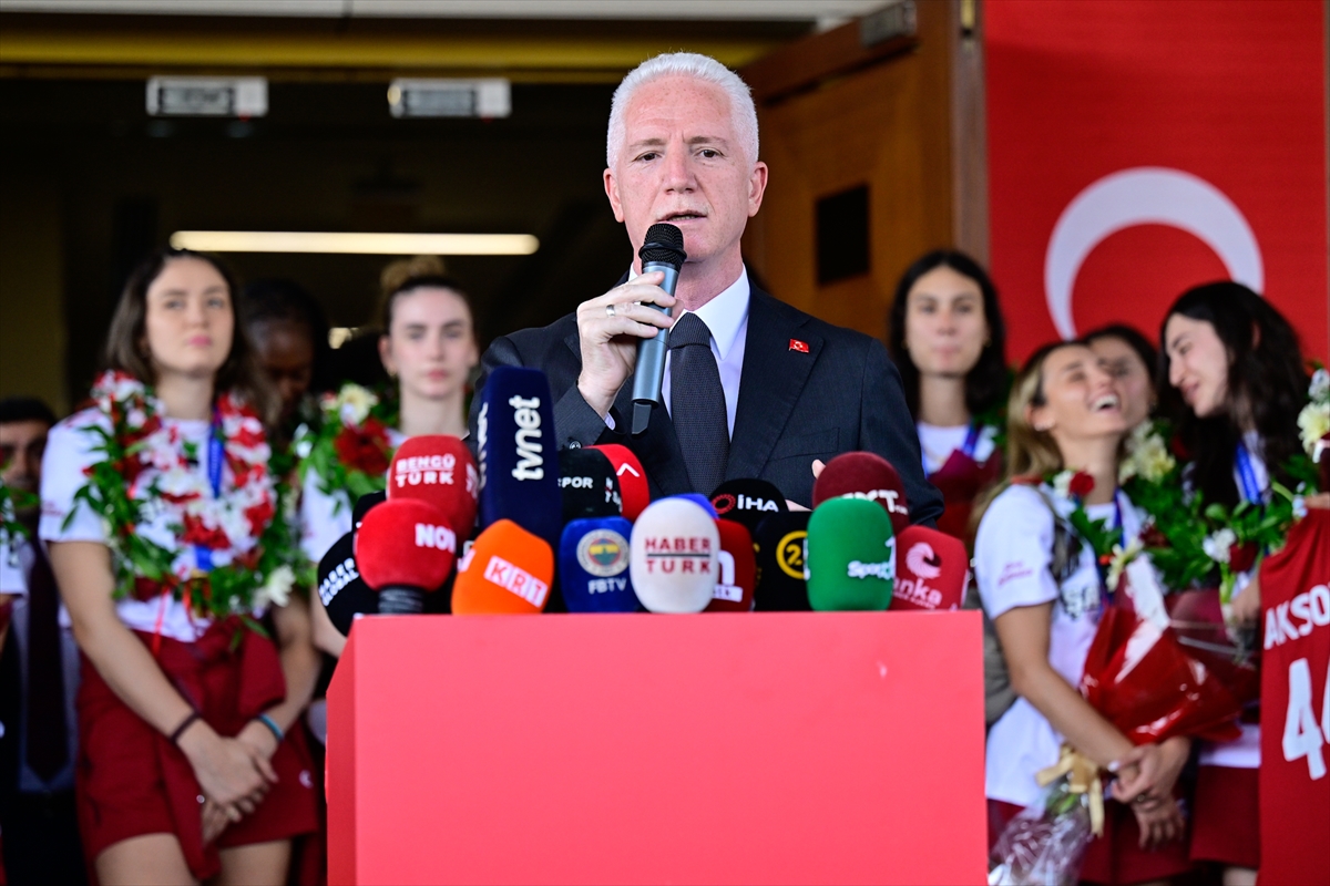 Milletler Ligi şampiyonu A Milli Kadın Voleybol Takımı, yurda döndü
