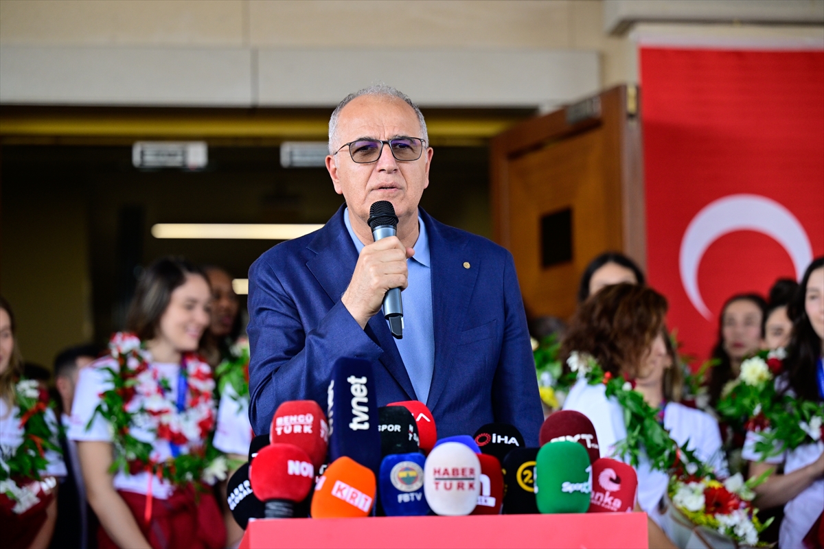 Milletler Ligi şampiyonu A Milli Kadın Voleybol Takımı, yurda döndü
