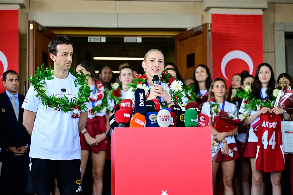 Milletler Ligi şampiyonu A Milli Kadın Voleybol Takımı, yurda döndü